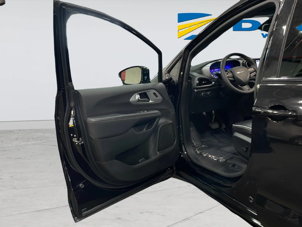 Used 2026 Black Chrysler Limited image 35