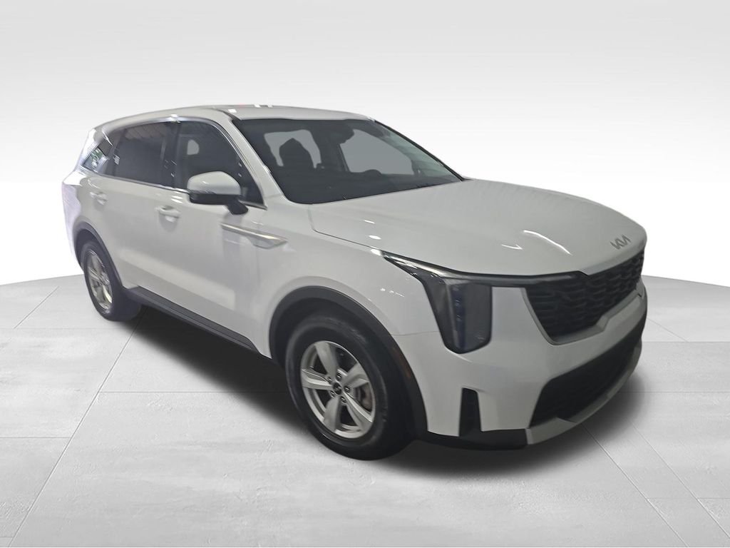 Used 2024 White Kia LX image 9