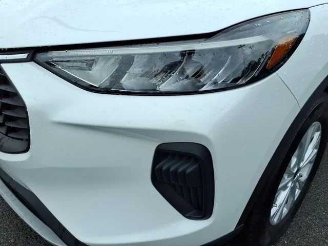 Used 2023 White Ford Active image 3