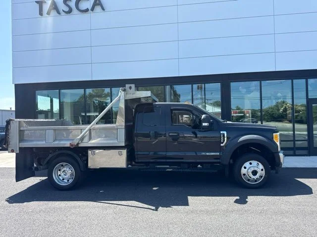 Used 2017 Black Ford XLT image 2