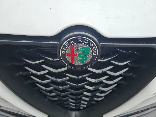 Used 2025 White Alfa Romeo Base image 37