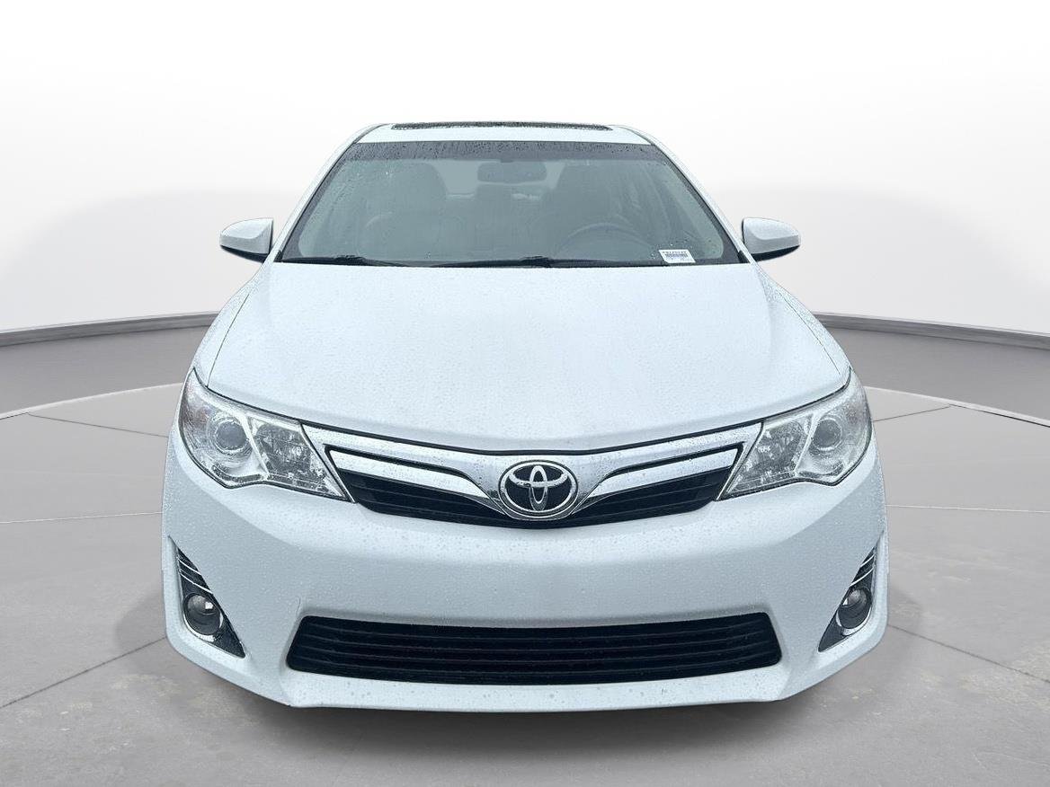 Used 2012 Super White Toyota XLE image 3