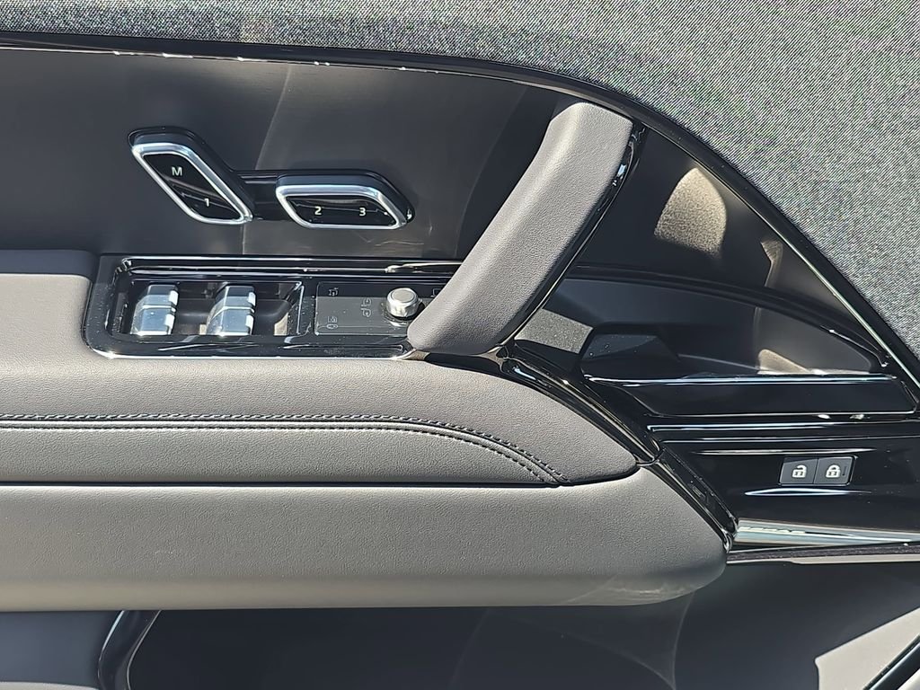 New 2026 Santorini Black LAND ROVER Dynamic SE image 29