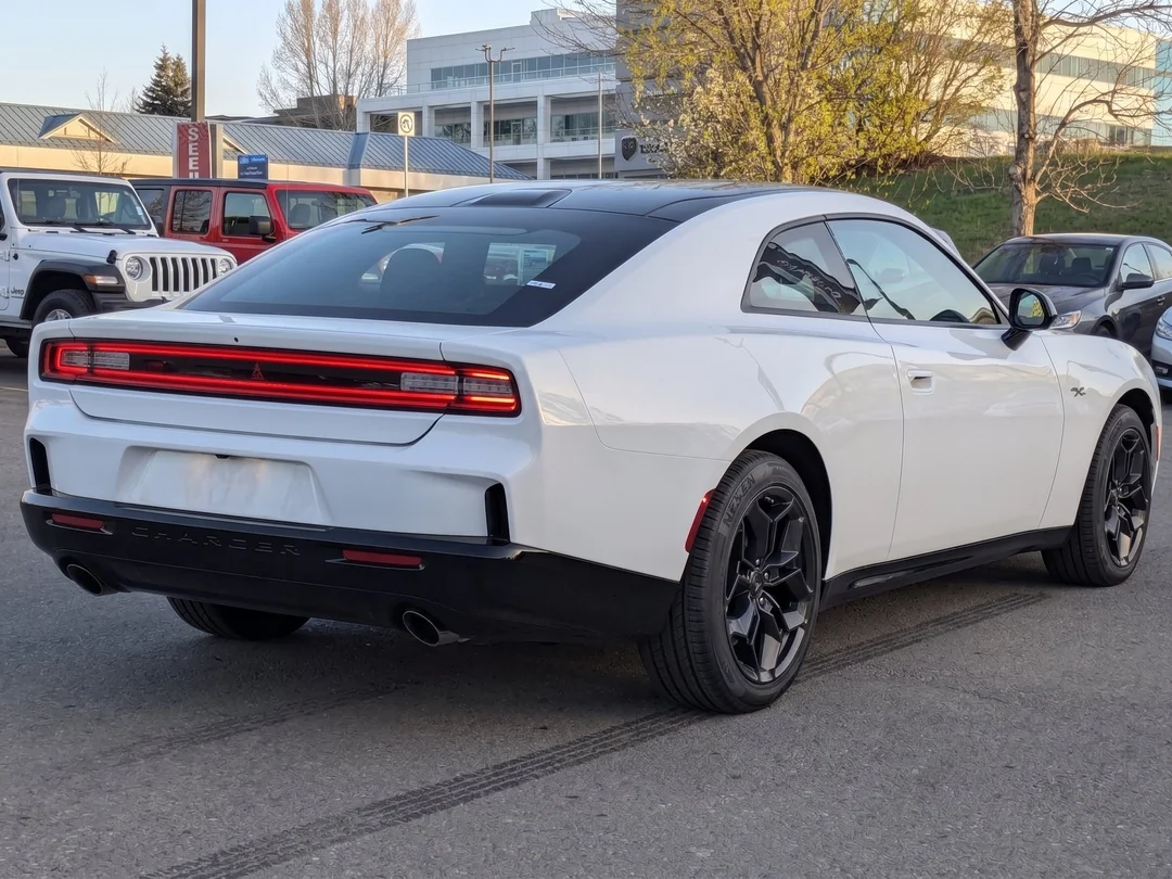 New 2026 White Dodge R/T - - AWD - Blacktop Pack - Hurricane Turbo - 20 Black Wheels & More! image 8