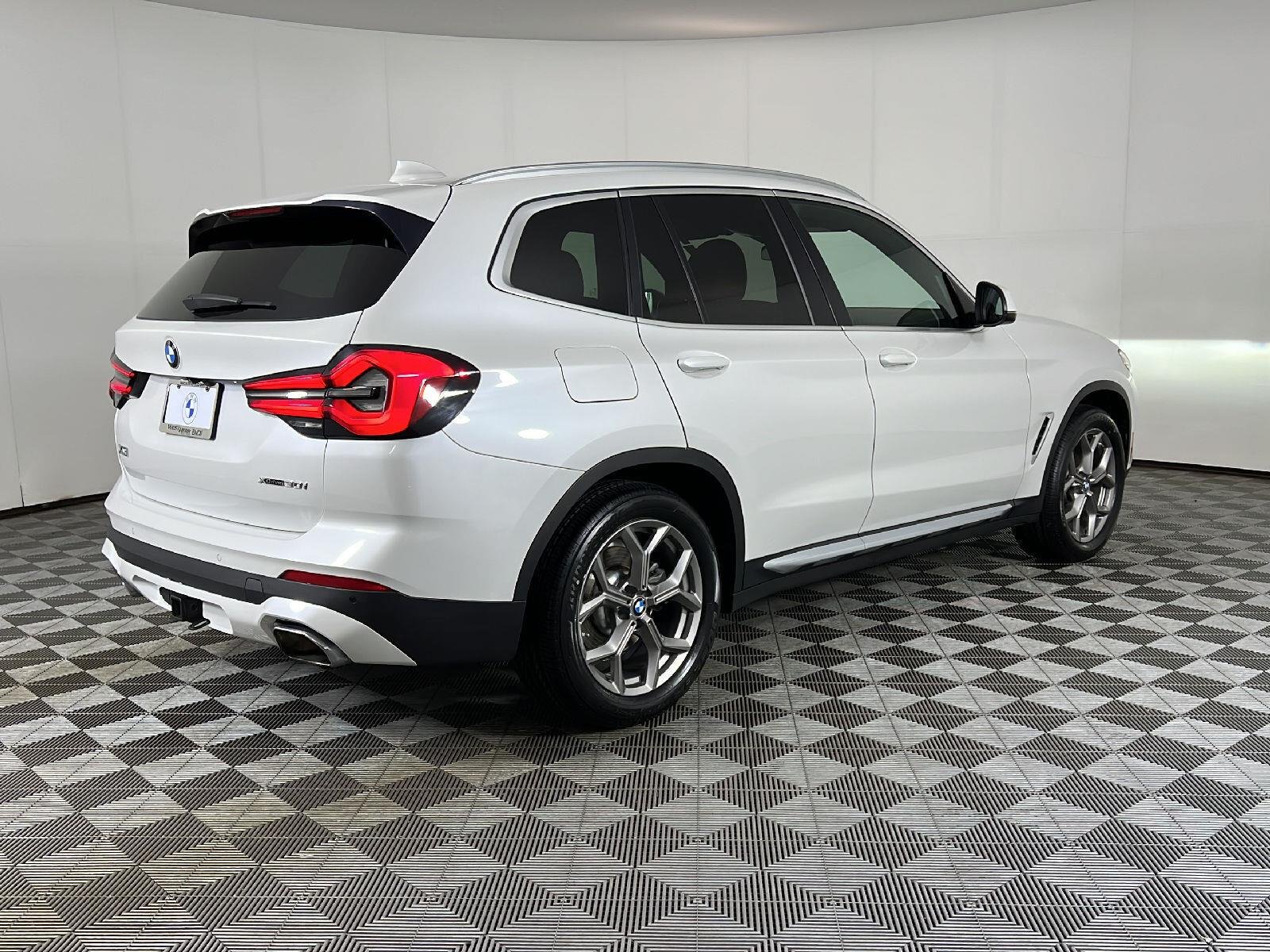 Used 2022 Mineral White Metallic BMW xDrive30i image 5