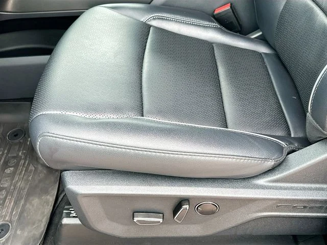 Used 2025 Silver Ford Lariat image 20