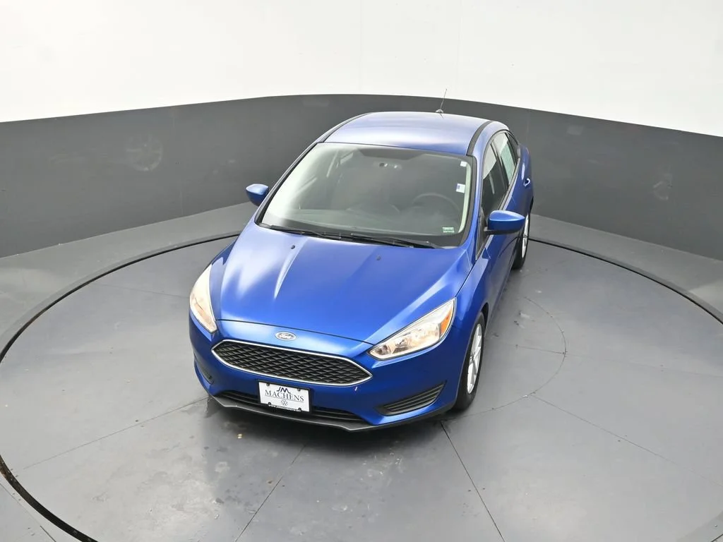 Used 2018 Blue Ford SE image 15