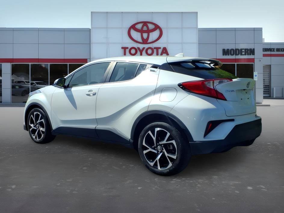 Used 2018 Blizzard Pearl Toyota XLE image 3