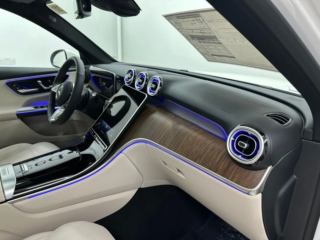 New 2027 White Mercedes-Benz GLC 300 image 25