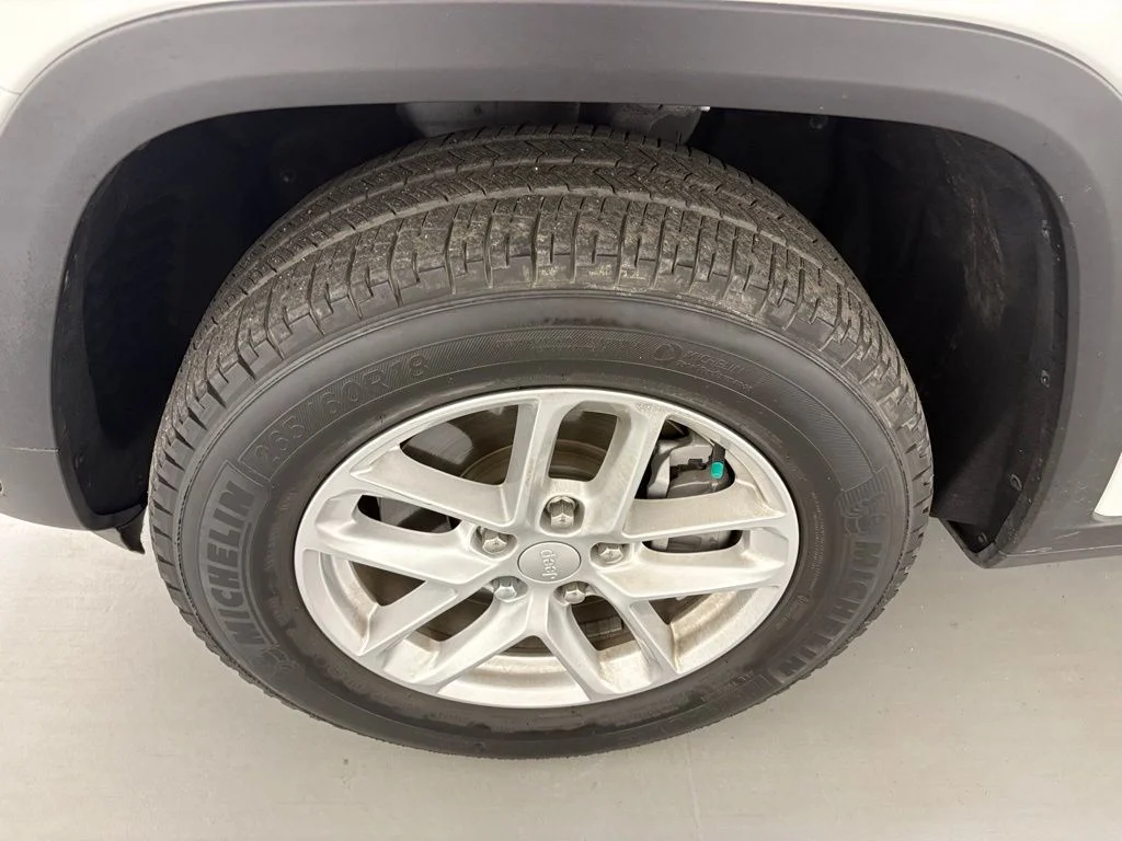 Used 2022 White Jeep Laredo image 11