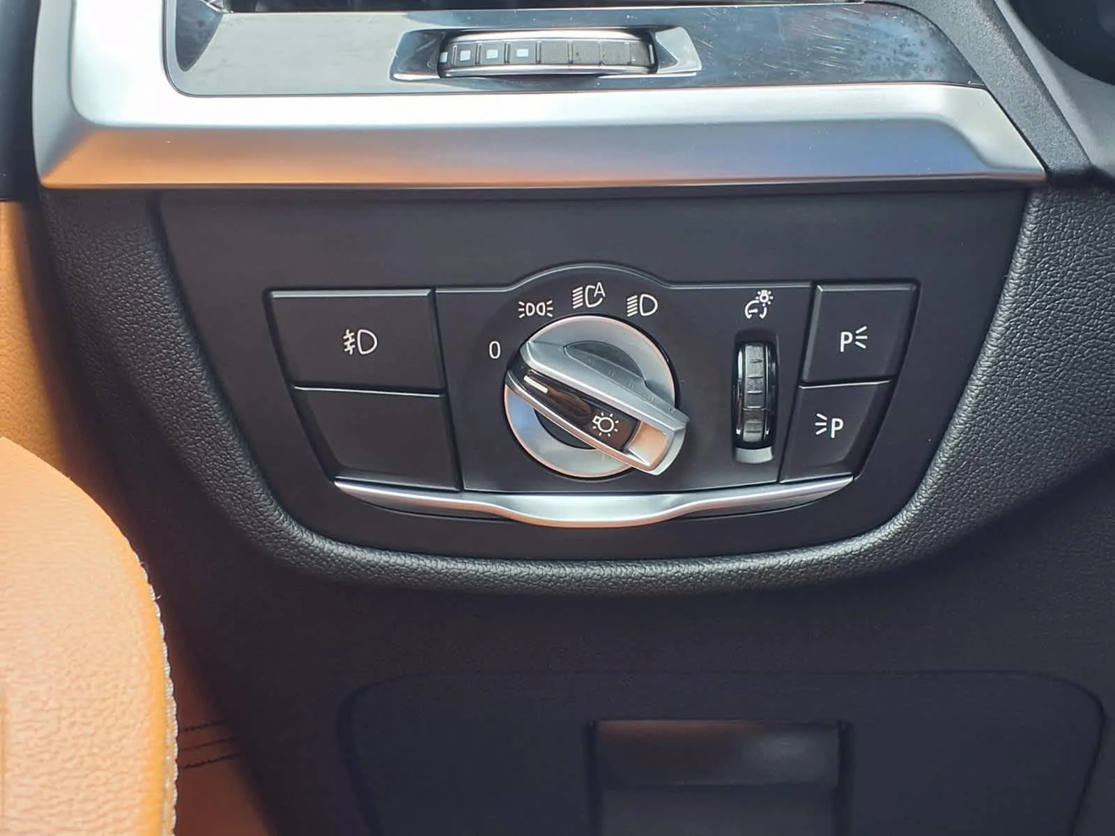 Used 2020 Mineral White Metallic BMW sDrive30i image 21