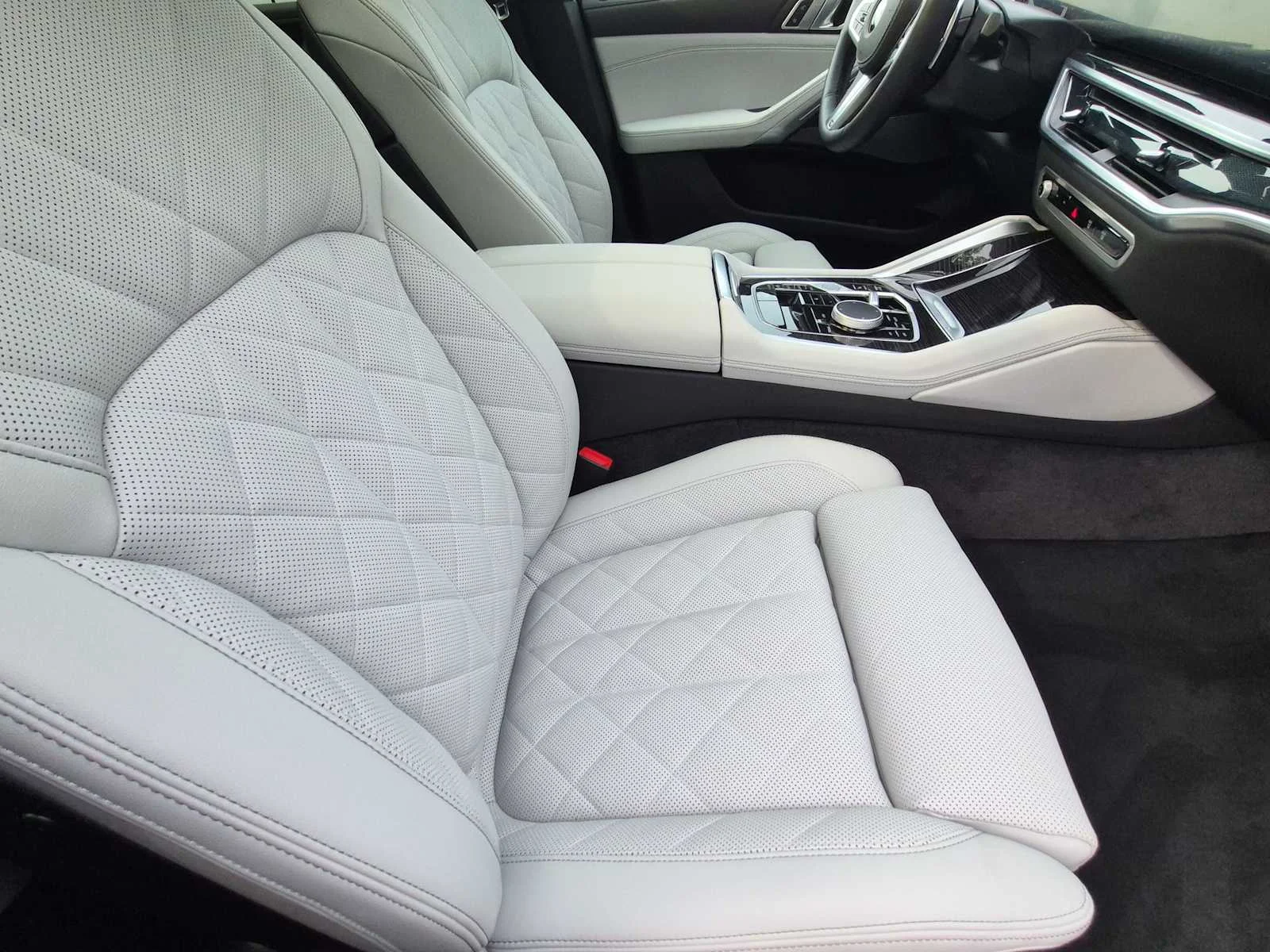 New 2026 Black Sapphire Metallic BMW xDrive40i image 22