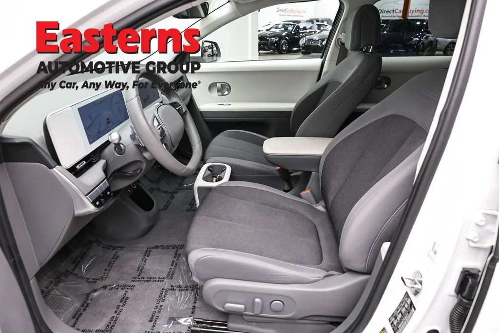 Used 2024 White Hyundai SEL image 13