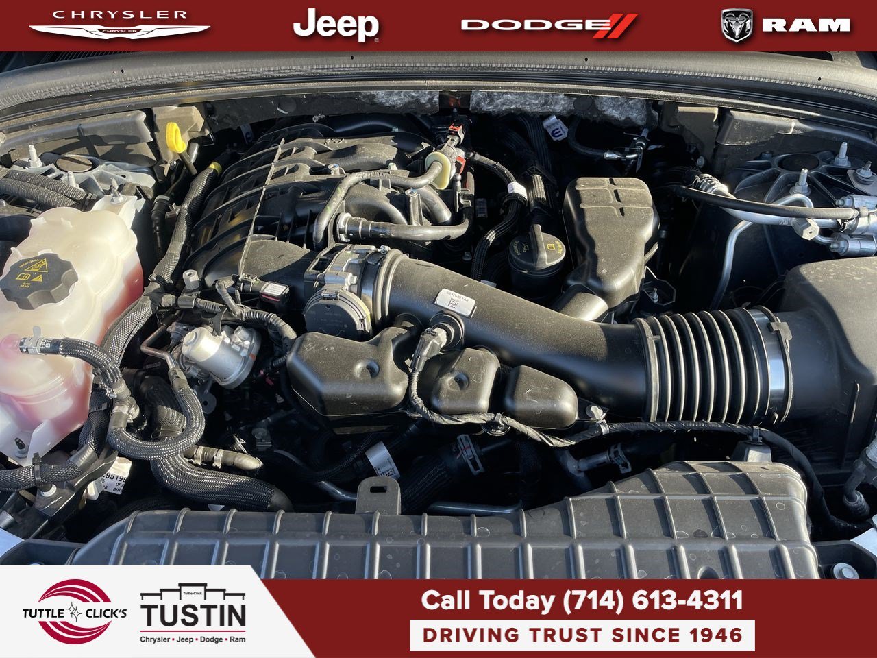 Used 2025 Diamond Black Crystal Pearlcoat Jeep Laredo image 31