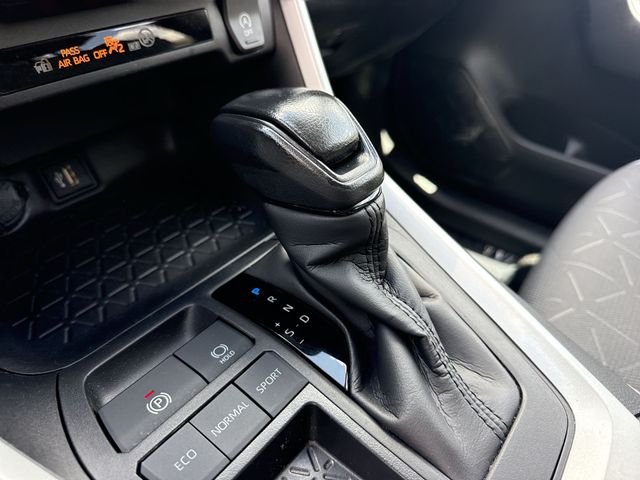 2024 Toyota RAV4 XLE - Photo 20