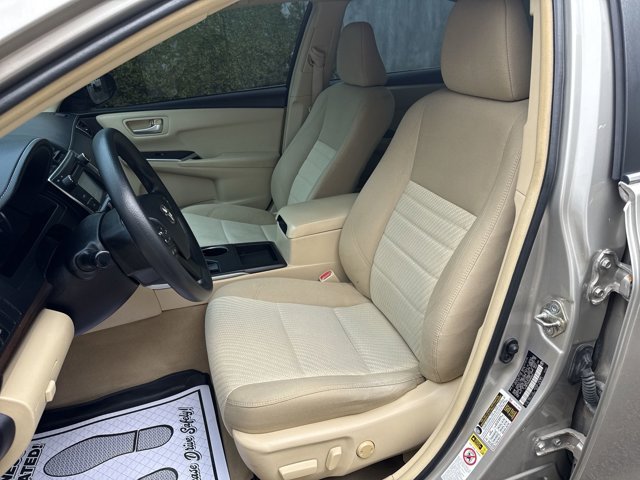 Used 2016  Toyota  image 14