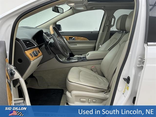 Used 2013 White Platinum Metallic Tri-Coat Lincoln AWD 4DR SUV image 16