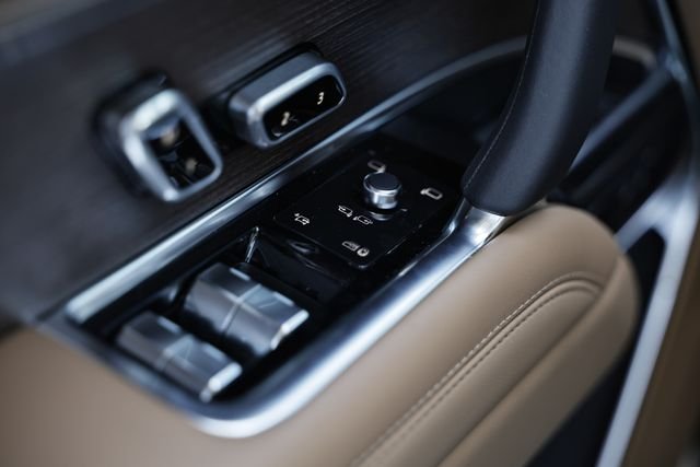New 2026 Fuji White Land Rover SE 7 Seats image 25