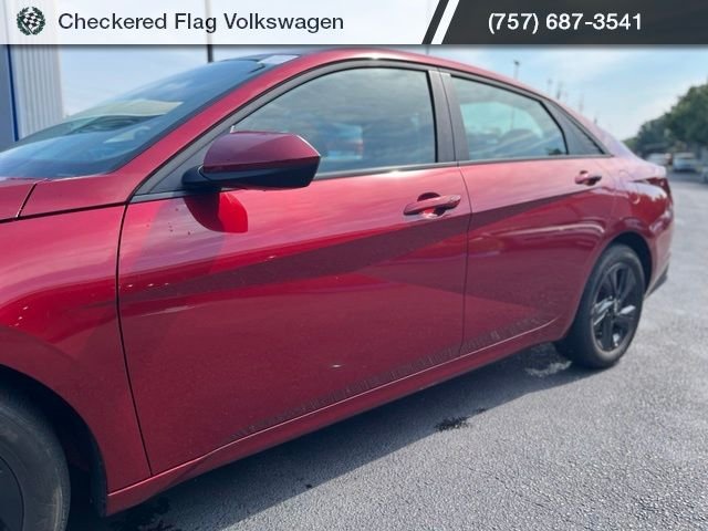 Used 2023 Ultimate Red Hyundai SEL image 3
