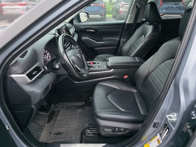 Used 2022 Moon Dust Toyota XLE image 16