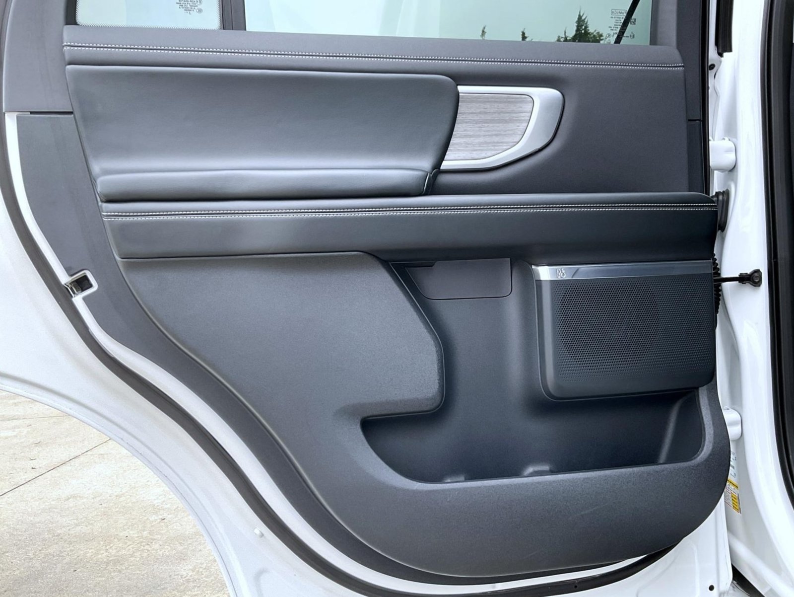 Used 2025 White Ford Platinum image 23