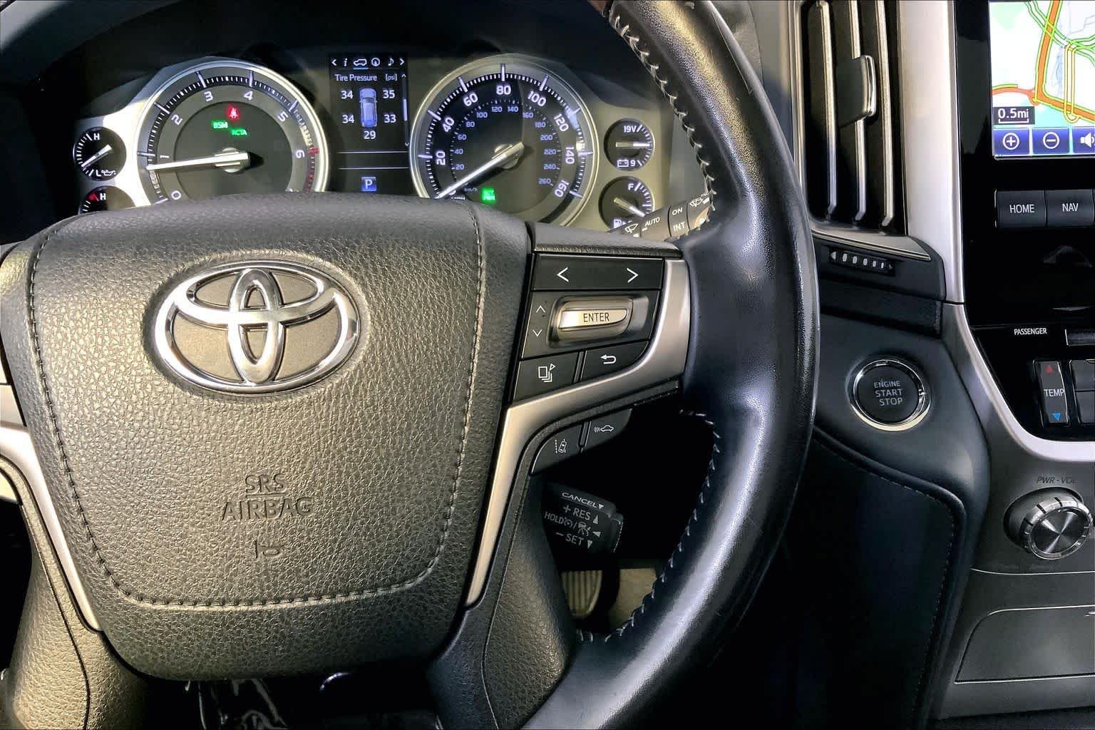 Used 2019 Blizzard Pearl Toyota  image 25