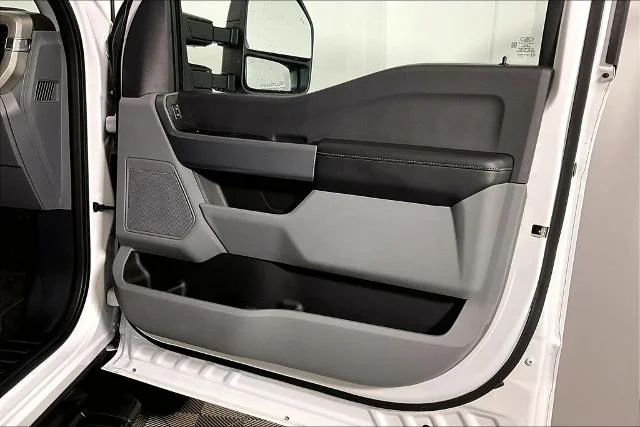 Used 2024 Oxford White Ford XL image 45