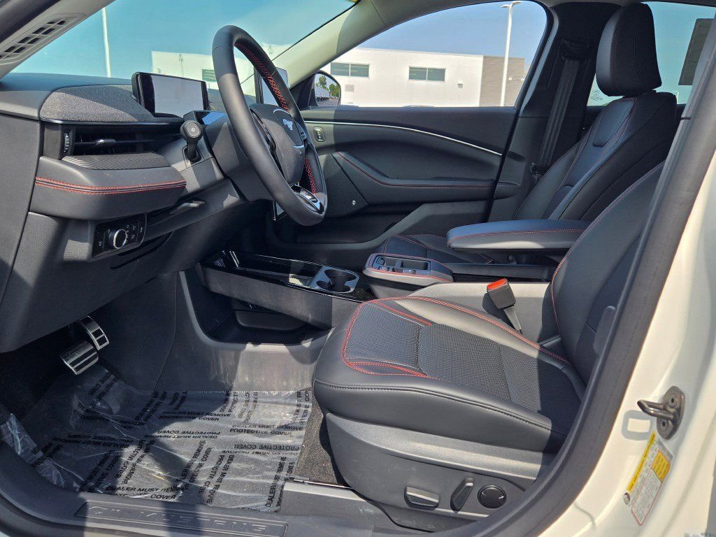 2025 Ford Mustang Mach-E Premium - Photo 24