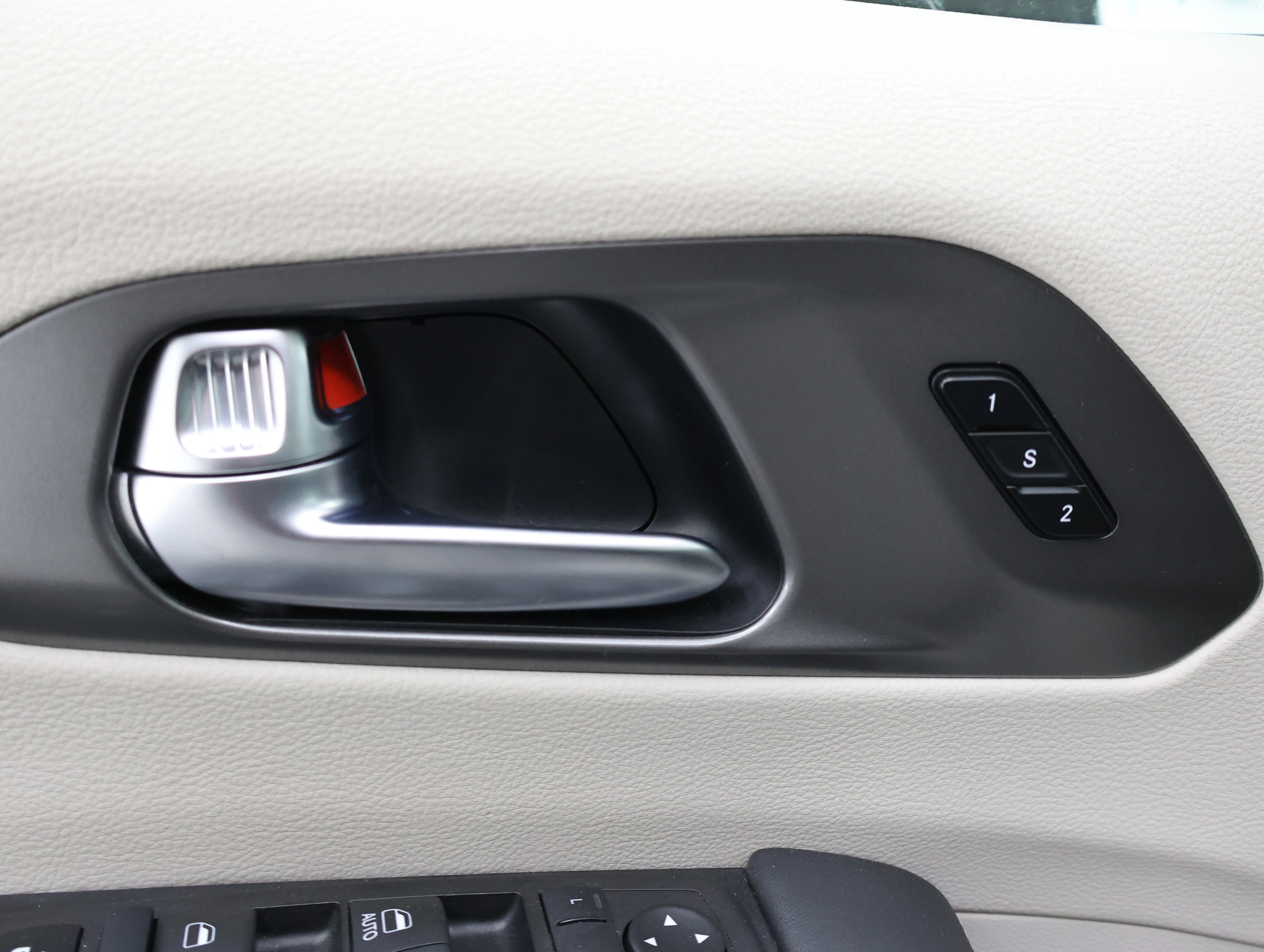 Used 2024 Diamond Black Crystal Pearlcoat Chrysler Touring L image 42