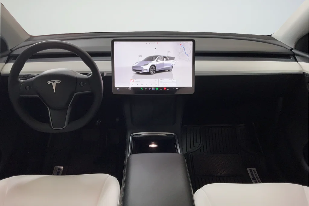 2024 Tesla Model Y Long Range - Photo 11