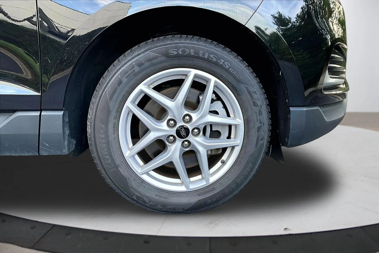 Used 2024 Black Ford SEL image 32