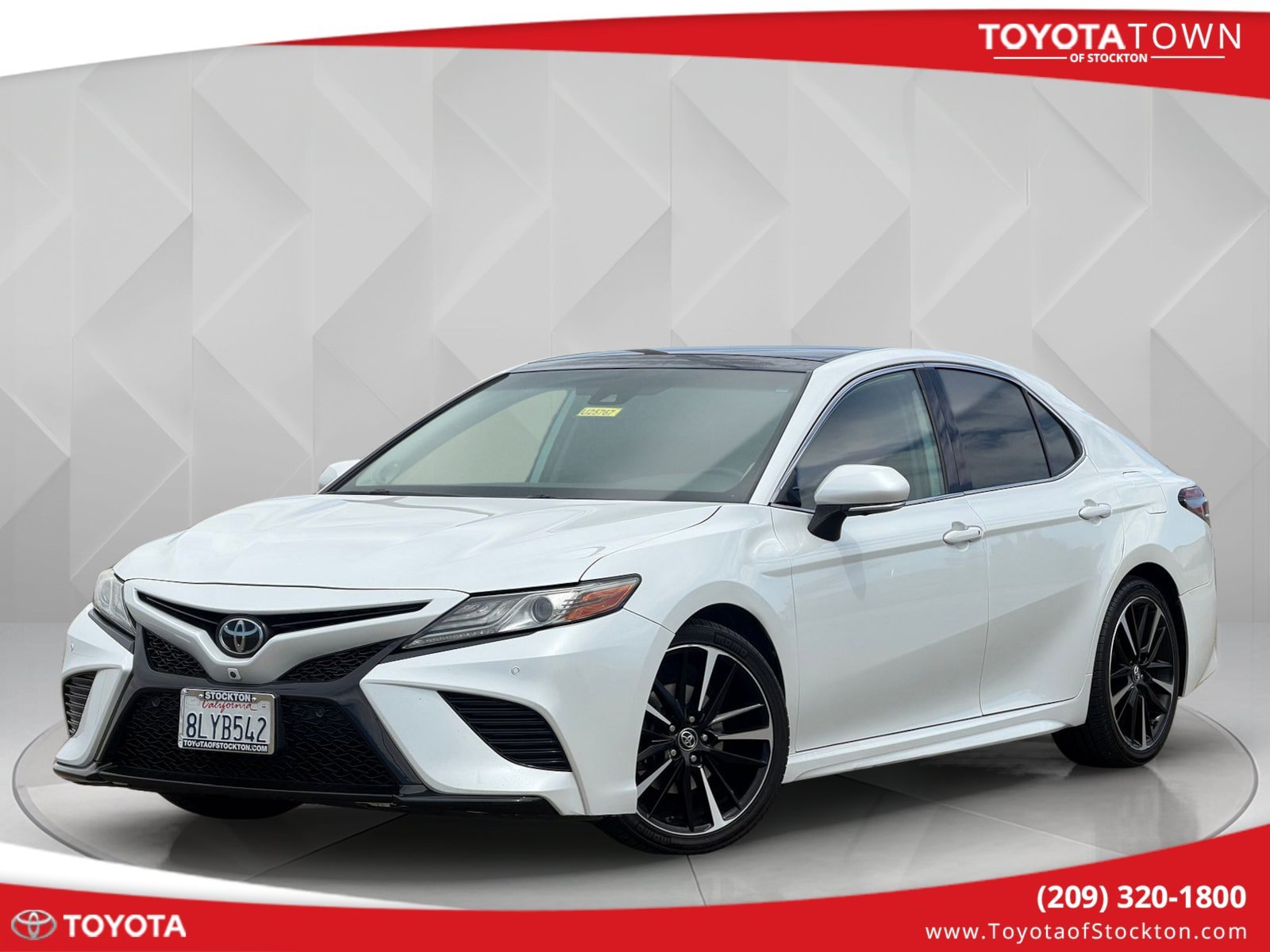 Used 2019 Wind Chill Pearl Toyota XSE V6 image 1