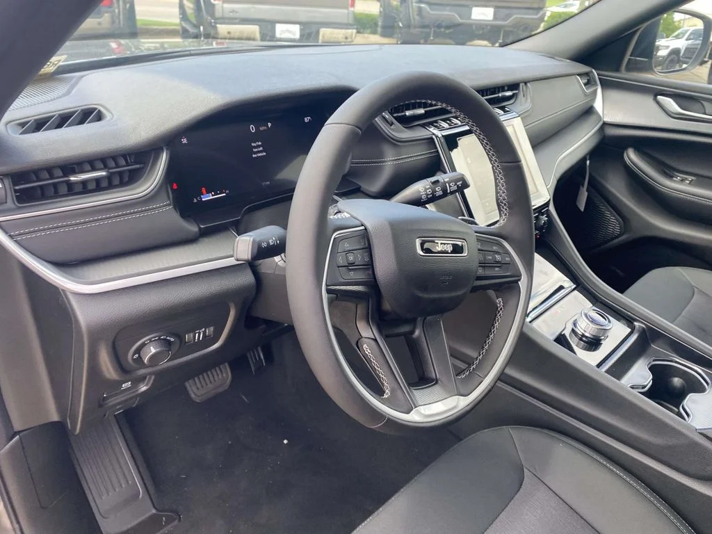New 2026 Baltic Gray Metallic Clear-Coat Exterior Paint Jeep Laredo X image 18