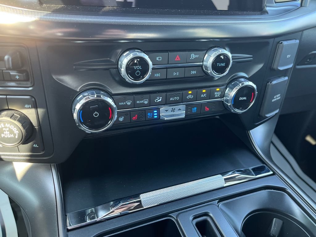 Used 2025 White Ford Lariat image 21