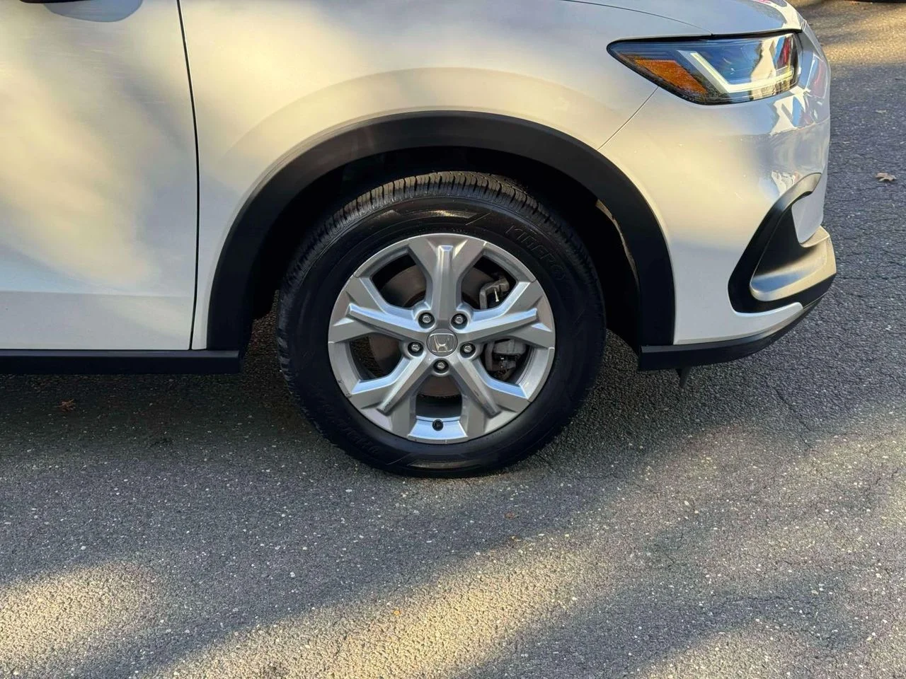 Used 2023 Platinum White Pearl Honda AWD LX image 9