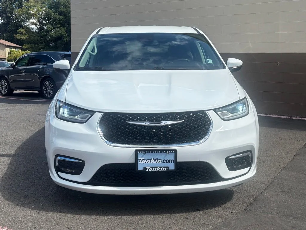 Used 2023 Bright White Clearcoat Chrysler Touring L image 13
