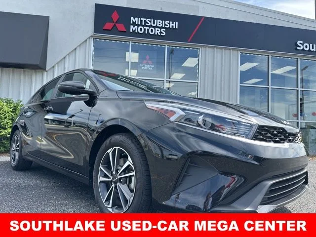 2024 Kia Forte LXS AT's photo