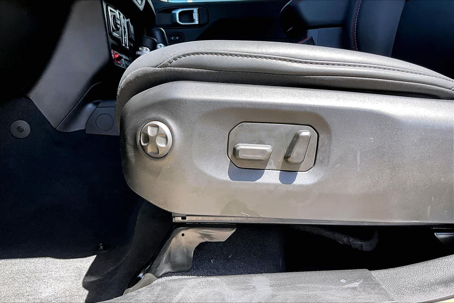 Used 2025 41 Jeep Rubicon image 33