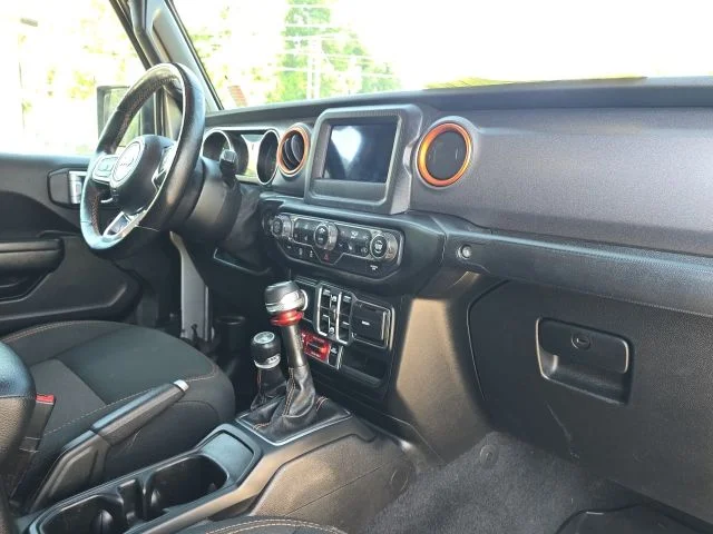 Used 2020 Silver Jeep Mojave image 25