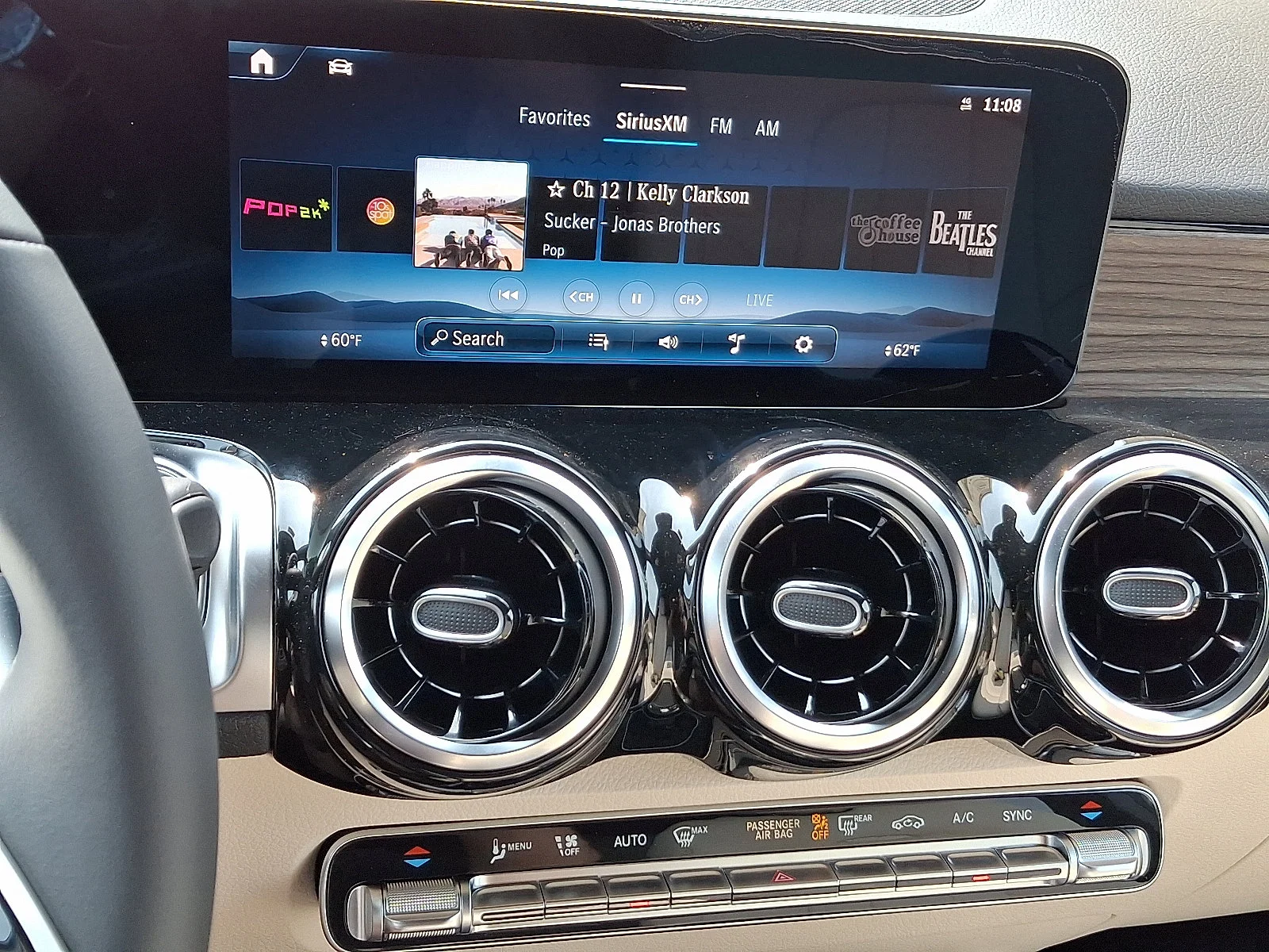 New 2026 Polar White Mercedes-Benz GLB 250 image 10