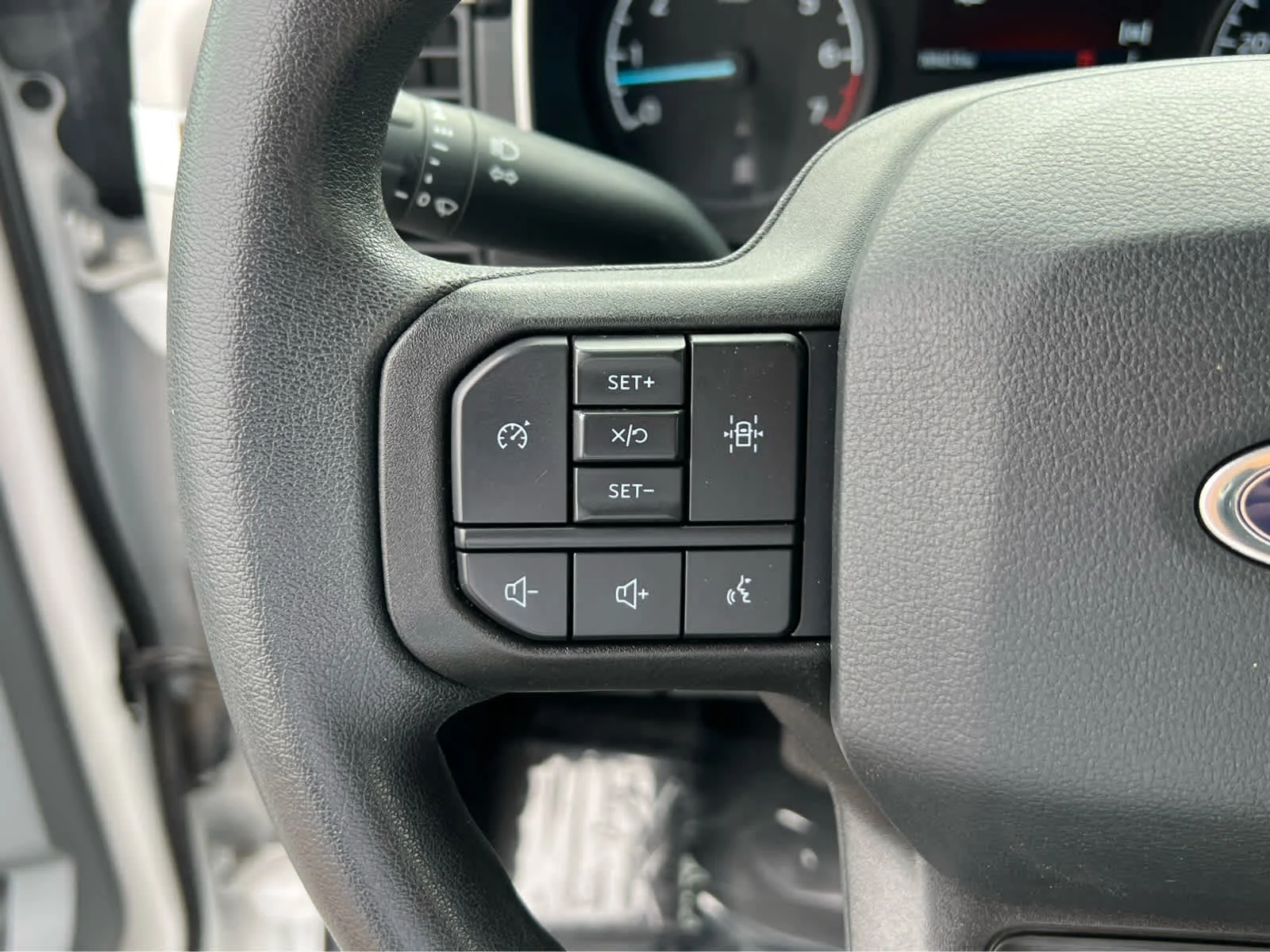 Certified Used 2022 Oxford White Clearcoat Ford XLT image 33