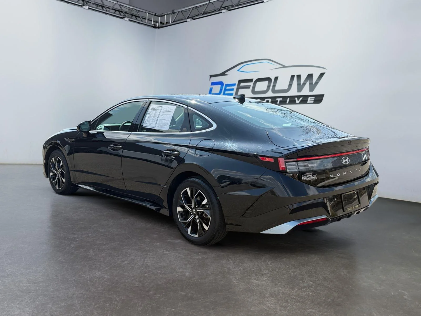Used 2025 Abyss Black Hyundai SEL image 5