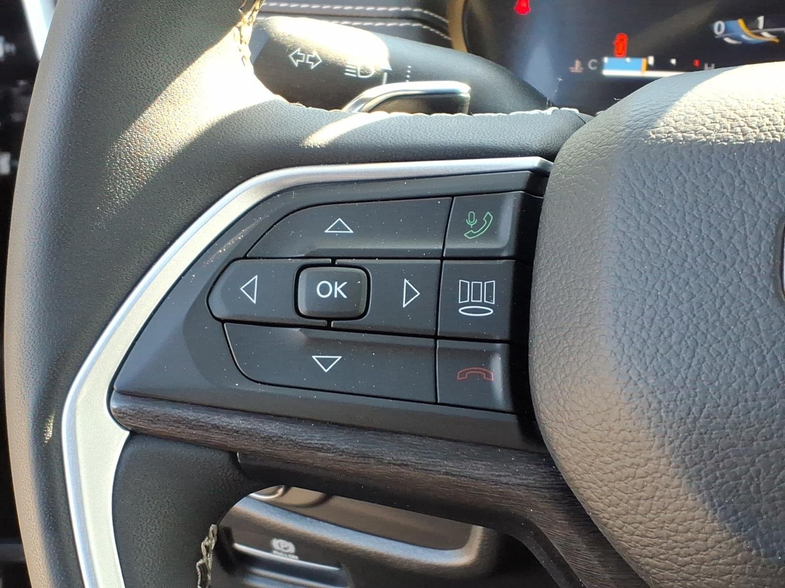 Used 2023 Gray Jeep Limited image 11