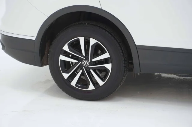 Used 2022 WHITE Volkswagen S image 6