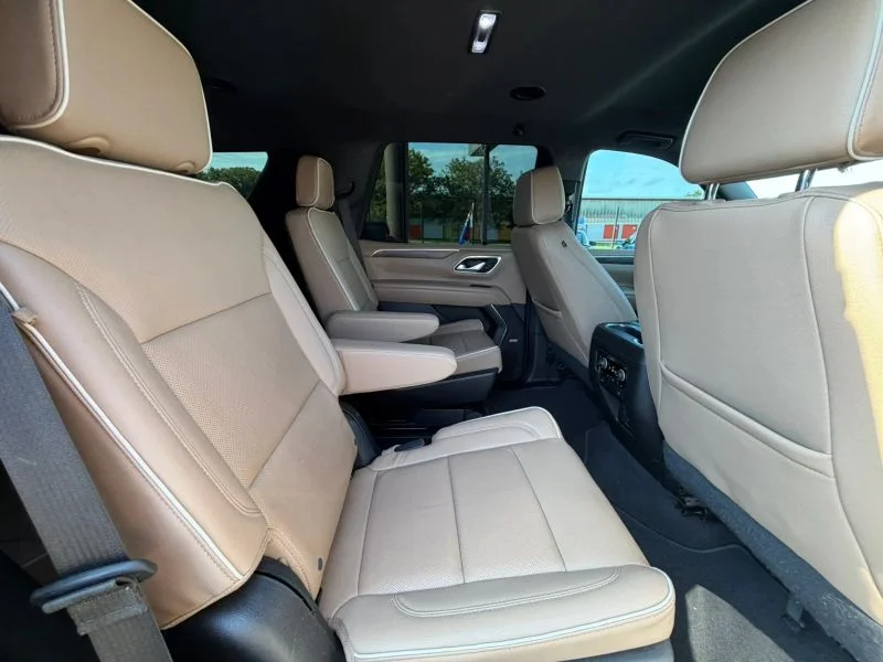 Used 2022 White Chevrolet Premier Sport Utility 4D image 16