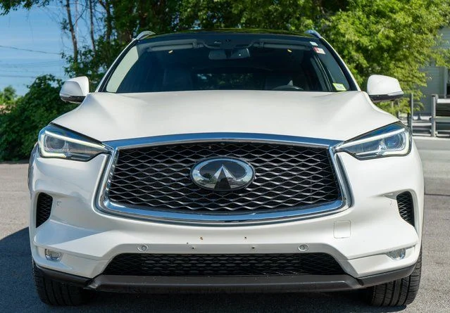Used 2019 White INFINITI ESSENTIAL image 3