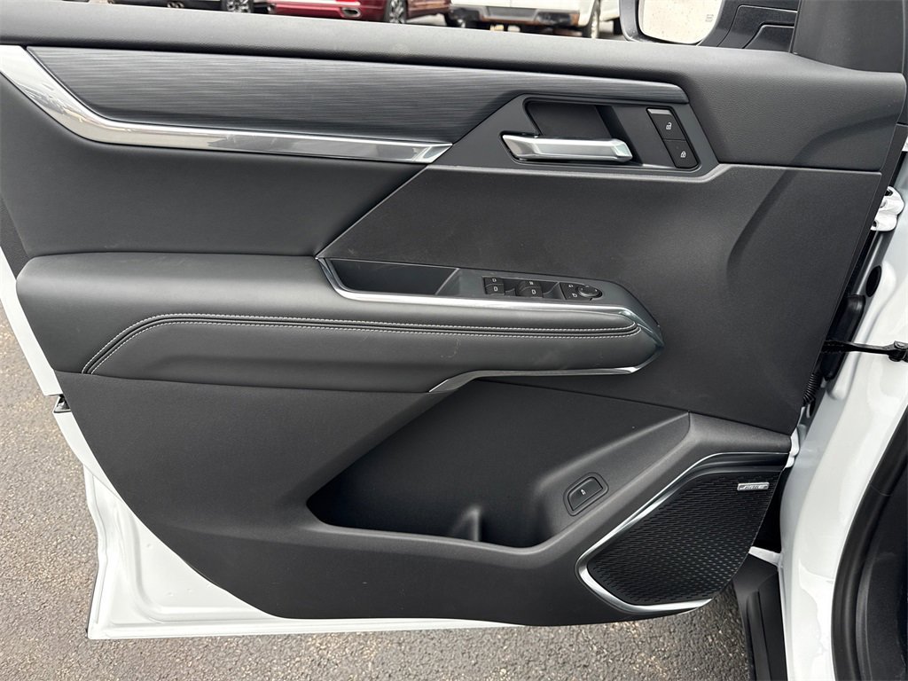 2026 GMC ACADIA - Image 13