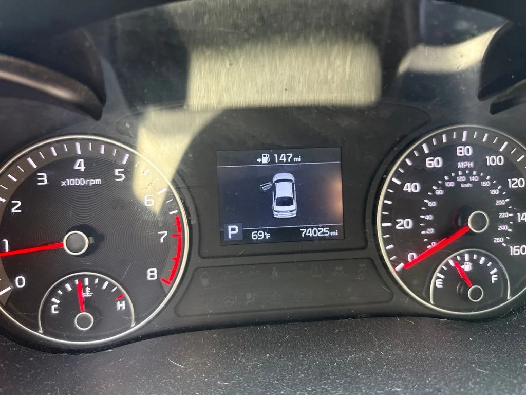 Used 2020 Black Kia SE image 7