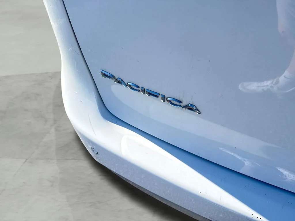 Used 2023 White Chrysler Touring image 9