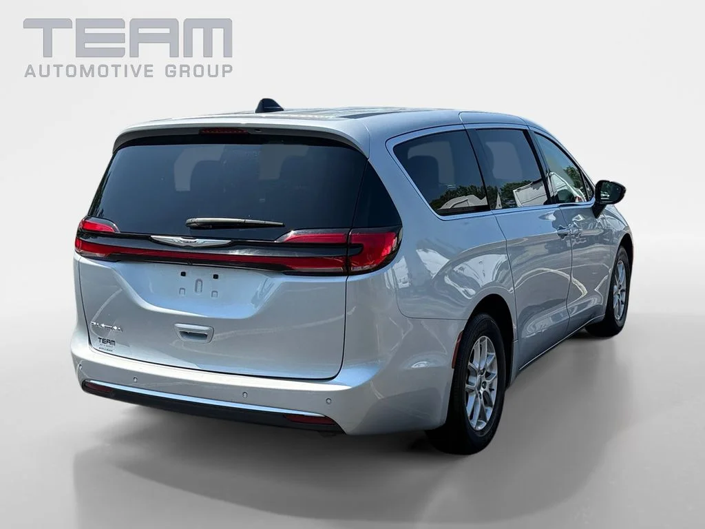 Used 2024 Silver Chrysler Touring L image 7
